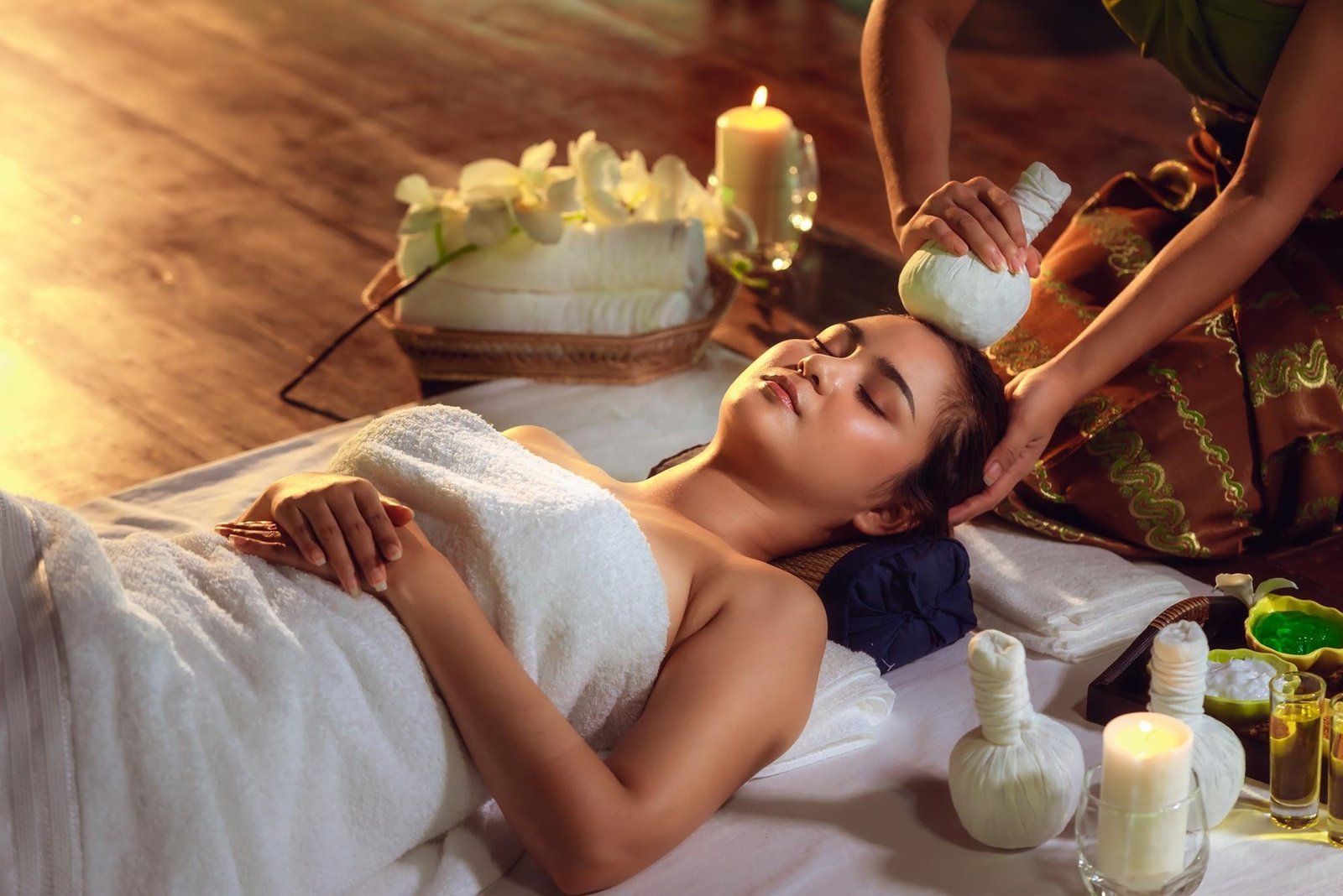 Guest enjoying a relaxing therapy at Auram Spa Thane